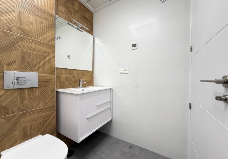 Segunda mano - Apartamento  - Torrevieja - Estacion De Autobuses