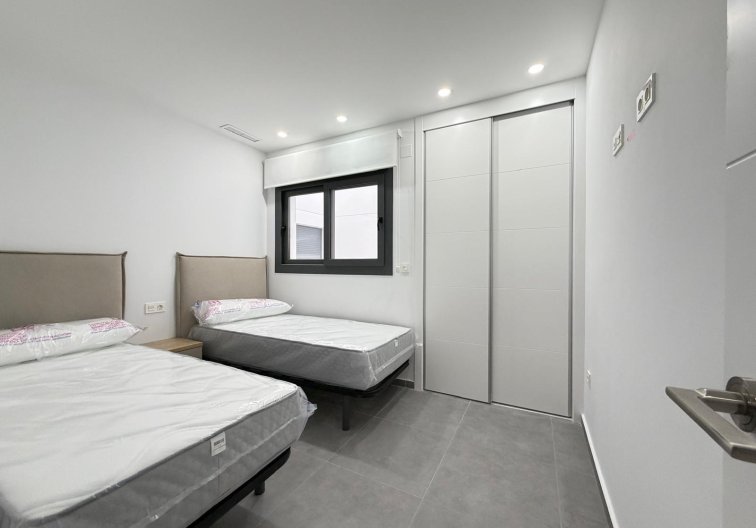 Segunda mano - Apartamento  - Torrevieja - Estacion De Autobuses