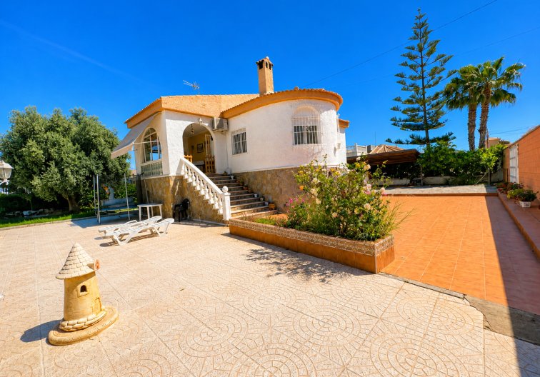 Segunda mano - villa - Torrevieja - Costa Blanca