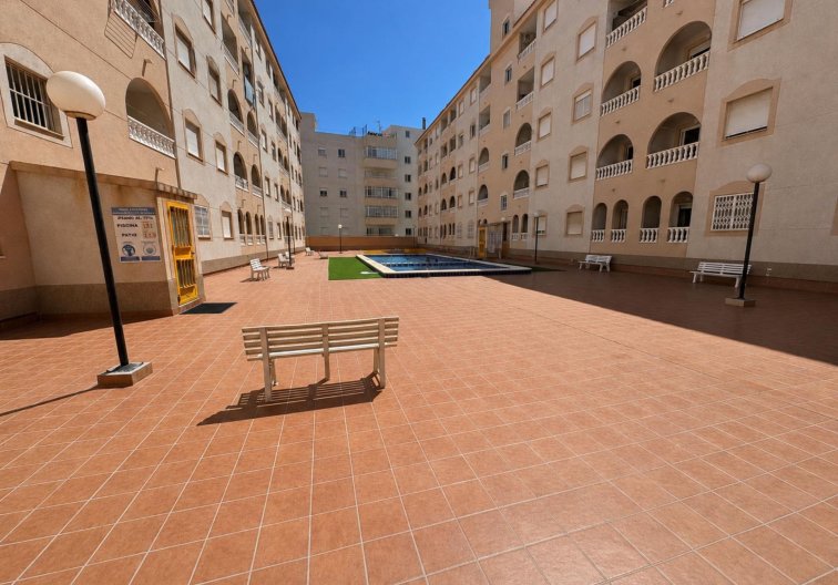 Resale - Apartment - Torrevieja - Estacion De Autobuses
