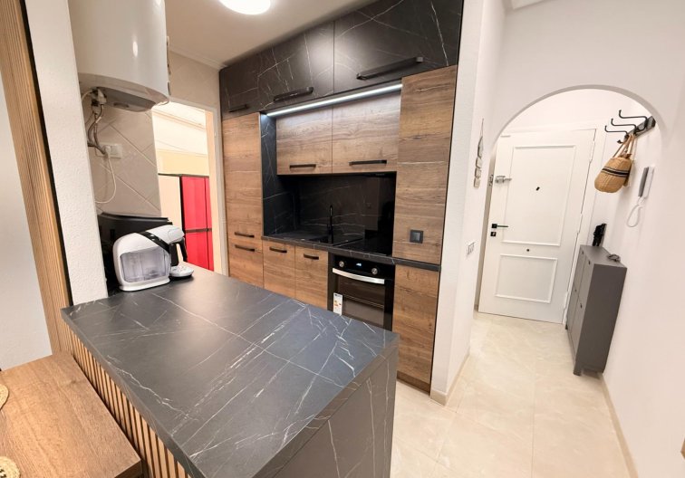 Segunda mano - Apartamento  - Torrevieja - Estacion De Autobuses