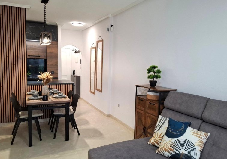 Segunda mano - Apartamento  - Torrevieja - Estacion De Autobuses