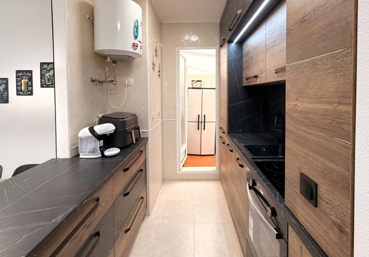 Segunda mano - Apartamento  - Torrevieja - Estacion De Autobuses