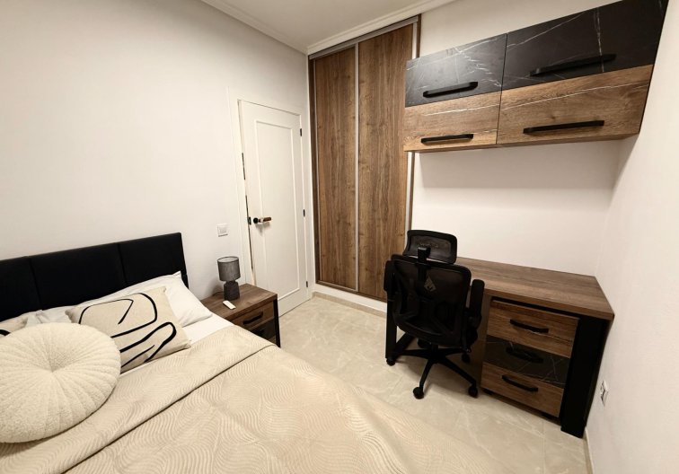 Segunda mano - Apartamento  - Torrevieja - Estacion De Autobuses