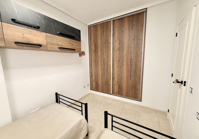 Segunda mano - Apartamento  - Torrevieja - Estacion De Autobuses