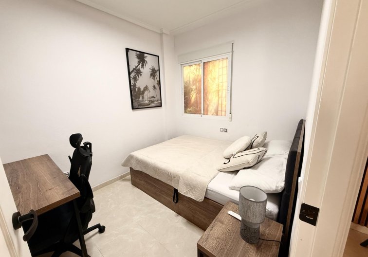 Segunda mano - Apartamento  - Torrevieja - Estacion De Autobuses