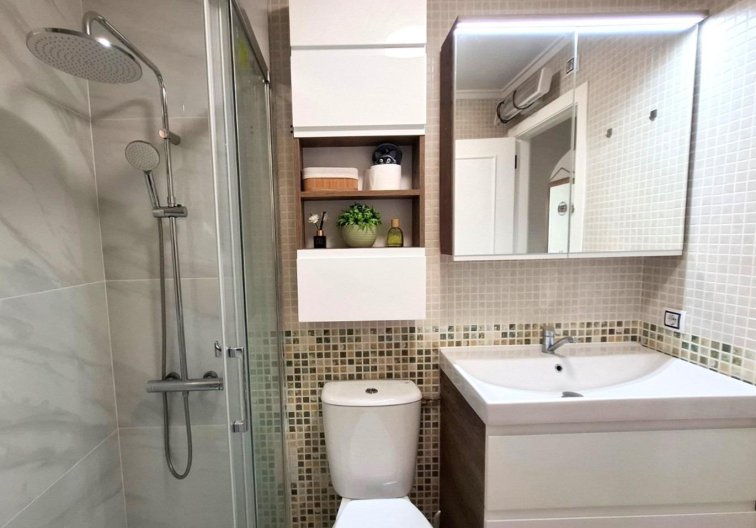 Segunda mano - Apartamento  - Torrevieja - Estacion De Autobuses