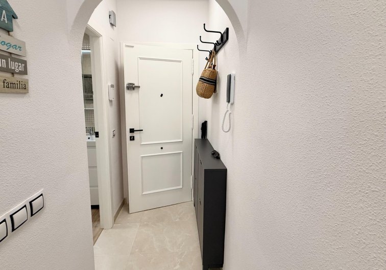 Segunda mano - Apartamento  - Torrevieja - Estacion De Autobuses
