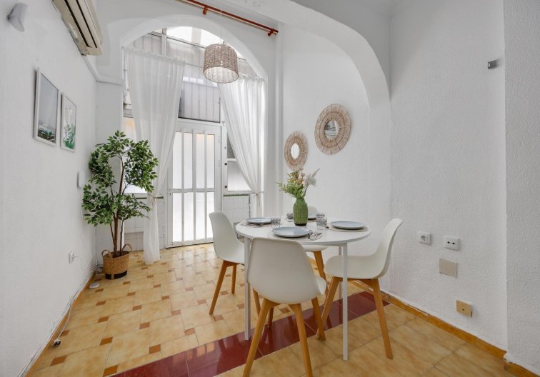 Resale - Apartment - Torrevieja - Estacion De Autobuses