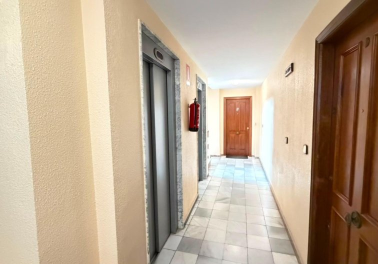 Wiederverkauf - Wohnung - Torrevieja - Centro - Muelle Pesquero