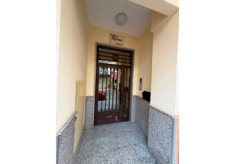 Segunda mano - Apartamento  - Torrevieja - Estacion De Autobuses