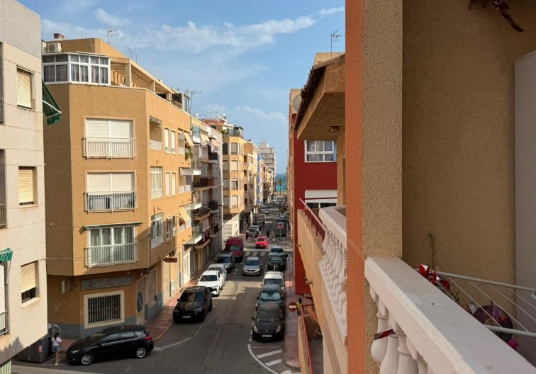 Segunda mano - Apartamento  - Torrevieja - Estacion De Autobuses