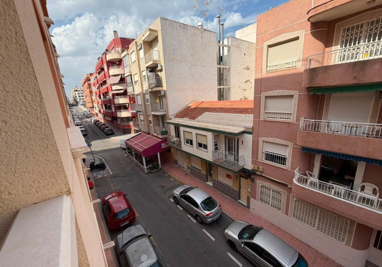 Segunda mano - Apartamento  - Torrevieja - Estacion De Autobuses