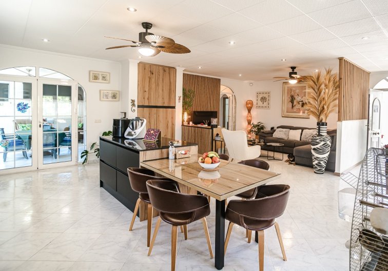 Wiederverkauf - villa - La Marina - Costa Blanca
