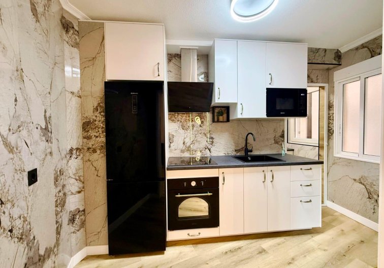 Resale - Apartment - Torrevieja - Playa del Cura