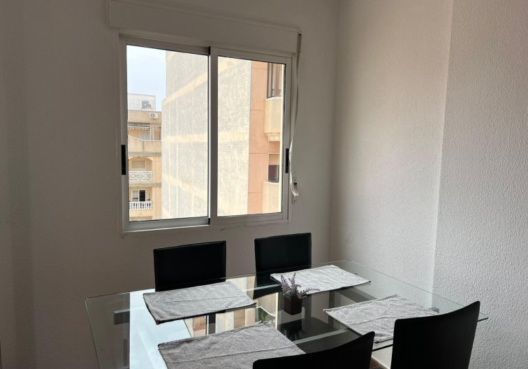 Segunda mano - Apartamento  - Torrevieja - Centro