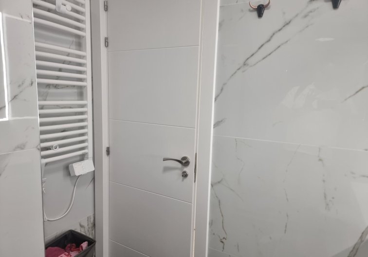 Wiederverkauf - Wohnung - Torrevieja - Playa de los Locos