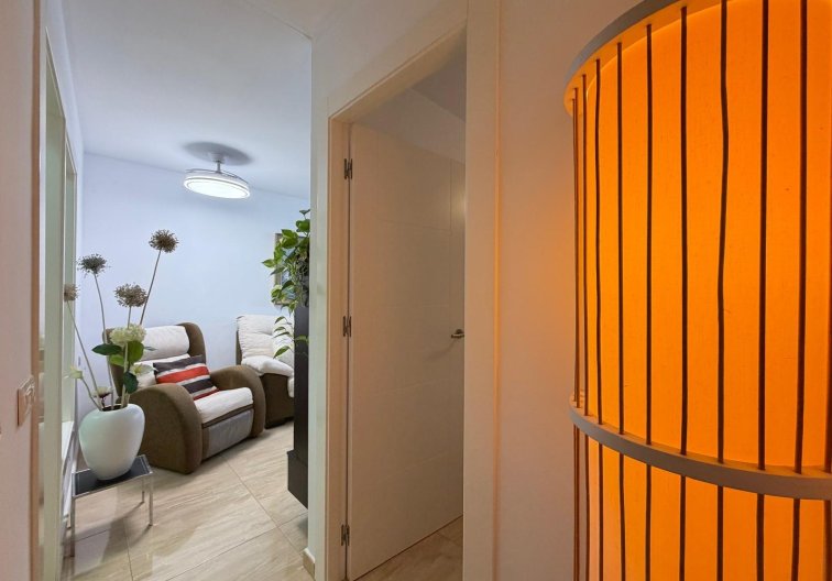 Resale - Apartment - Torrevieja - Paseo Maritimo