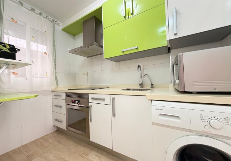 Resale - Apartment - Torrevieja - Paseo Maritimo