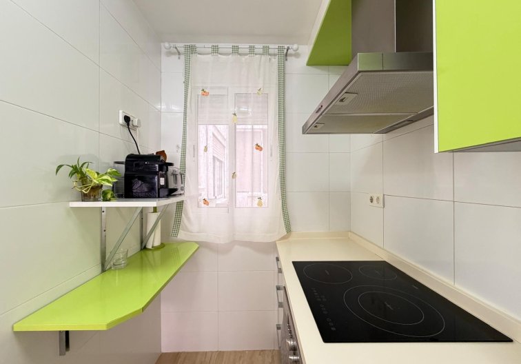 Resale - Apartment - Torrevieja - Paseo Maritimo