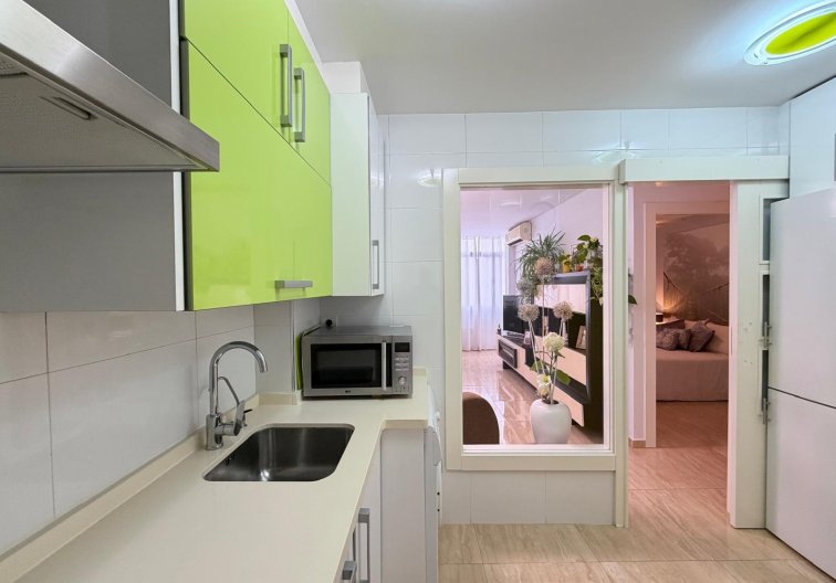 Resale - Apartment - Torrevieja - Paseo Maritimo
