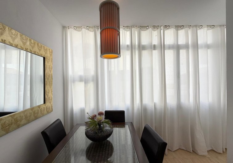 Resale - Apartment - Torrevieja - Paseo Maritimo