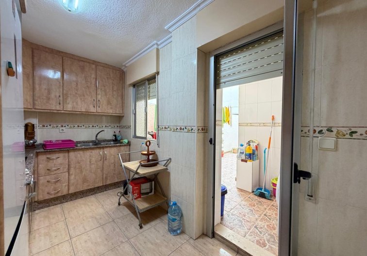 Resale - Apartment - Torrevieja - Las Piscinas Naturales