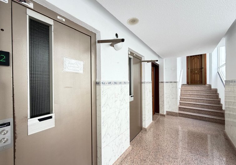 Resale - Apartment - Torrevieja - Las Piscinas Naturales