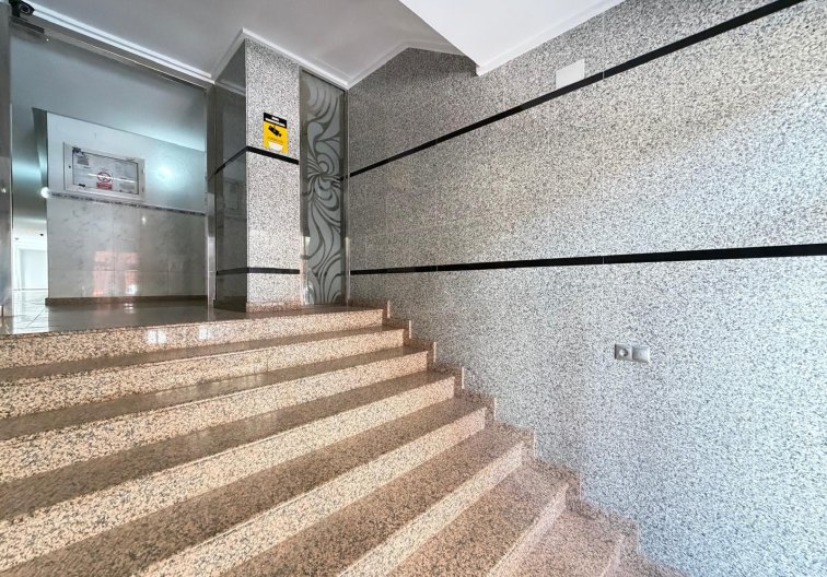 Resale - Apartment - Torrevieja - Las Piscinas Naturales