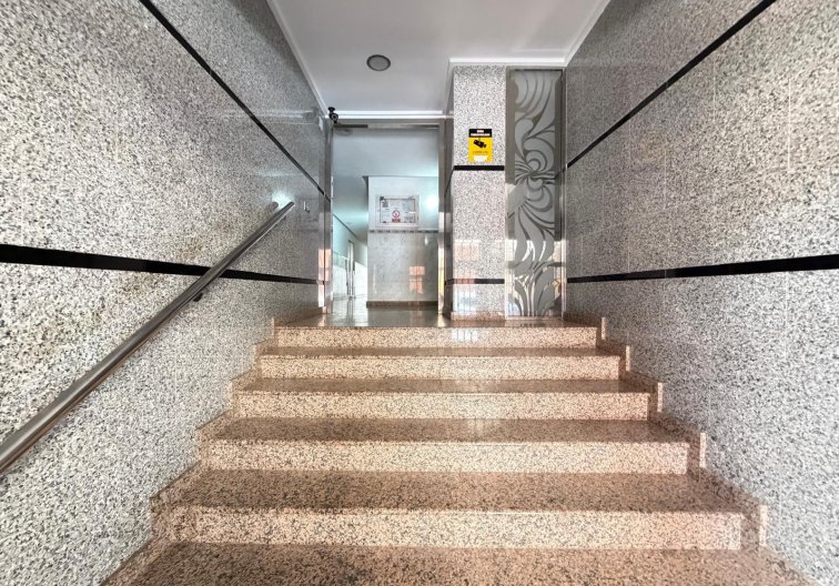 Resale - Apartment - Torrevieja - Las Piscinas Naturales