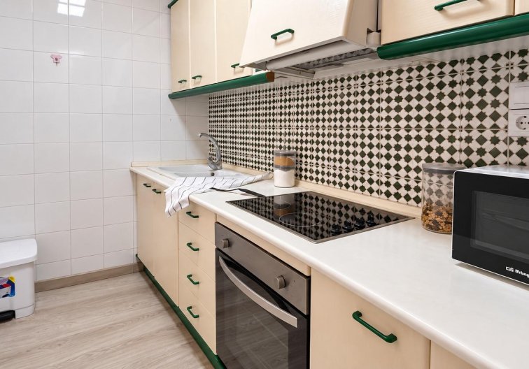 Resale - Apartment - Torrevieja - Playa de los Locos