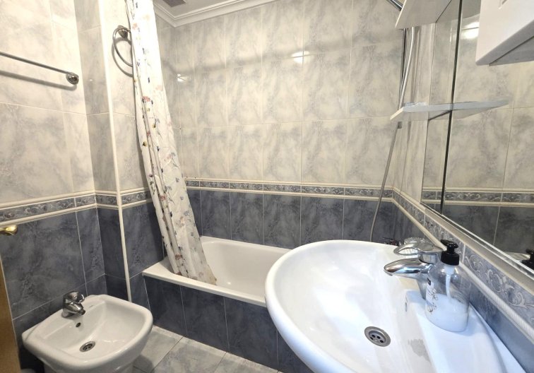Wiederverkauf - Wohnung - Torrevieja - Las Piscinas Naturales