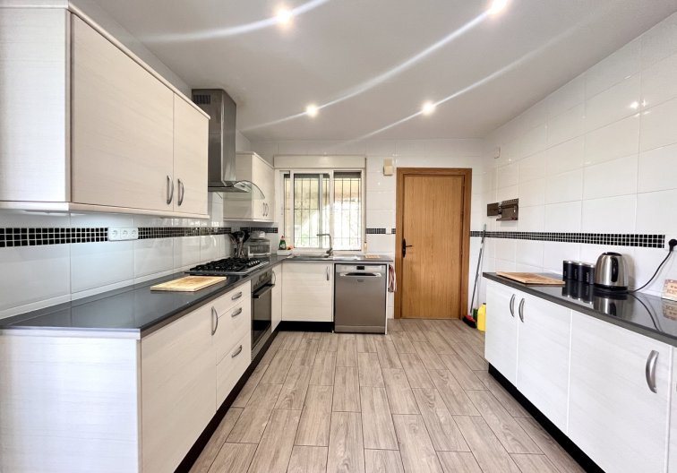 Resale - villa - Pinar de Campoverde - Inland