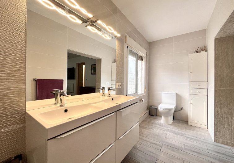 Resale - villa - Pinar de Campoverde - Inland