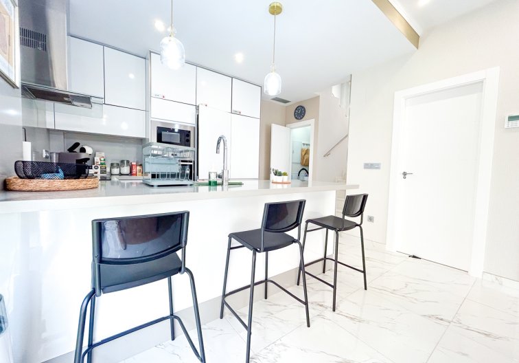 Resale - villa - Villamartin - Costa Blanca