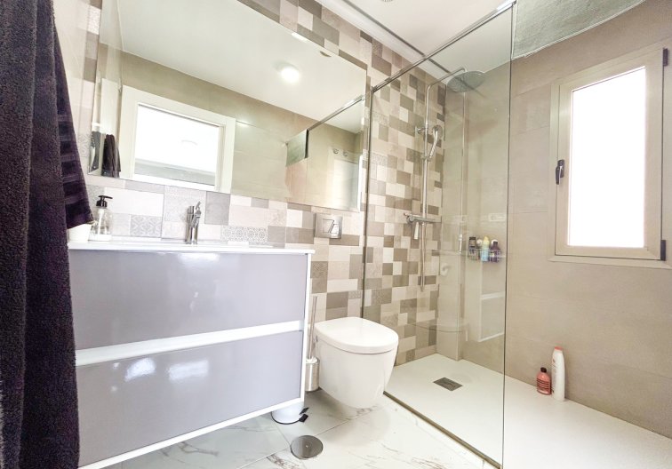 Resale - villa - Villamartin - Costa Blanca