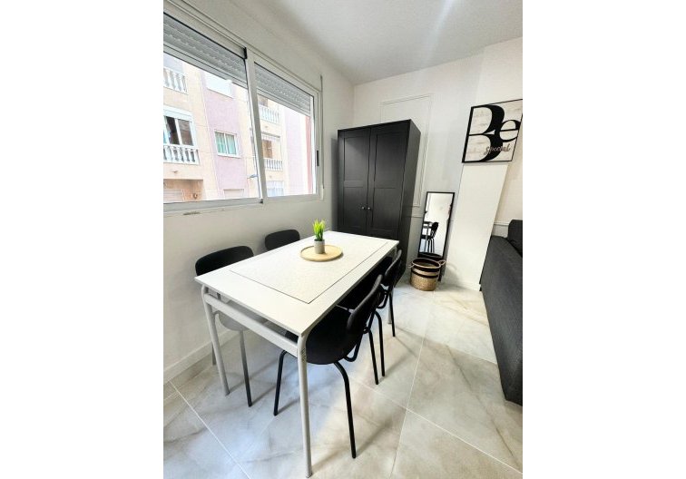 Wiederverkauf - Wohnung - Torrevieja - Centro