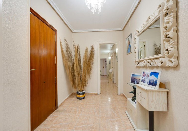 Resale - Apartment - Torrevieja - Centro