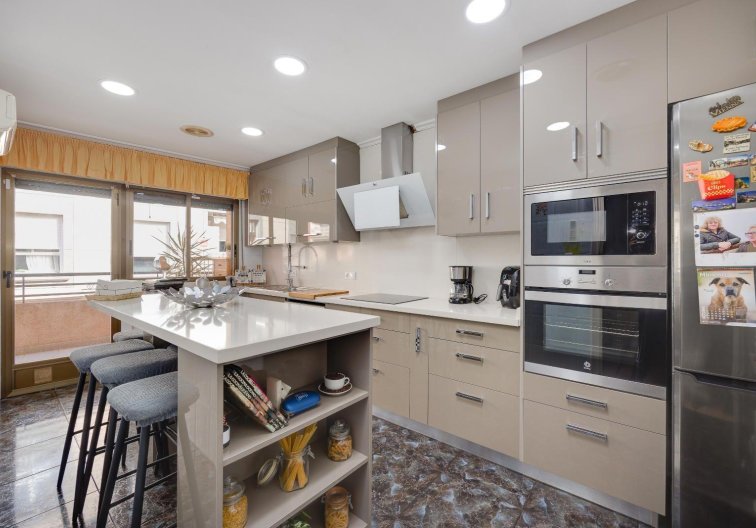 Resale - Apartment - Torrevieja - Centro