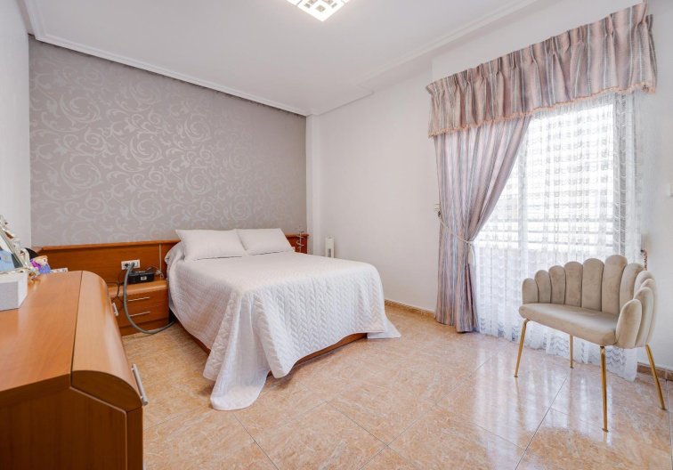 Resale - Apartment - Torrevieja - Centro