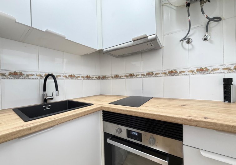 Resale - Apartment - Torrevieja - Playa de los Locos