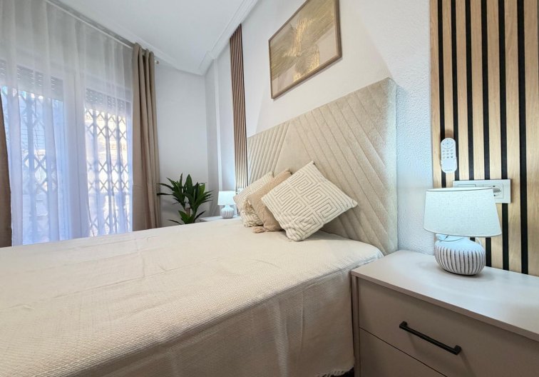 Resale - Apartment - Torrevieja - Playa de los Locos