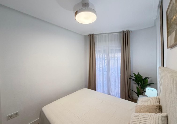 Resale - Apartment - Torrevieja - Playa de los Locos