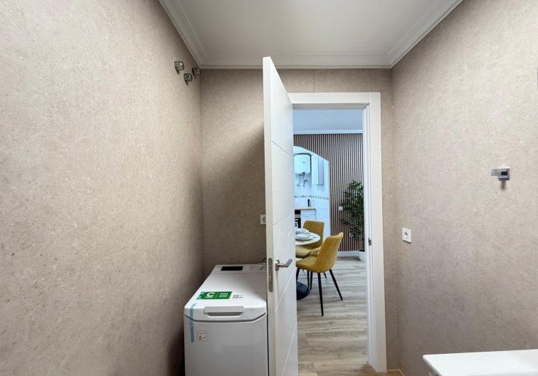 Resale - Apartment - Torrevieja - Playa de los Locos