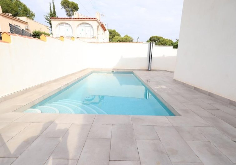 Segunda mano - villa - Torrevieja - Costa Blanca