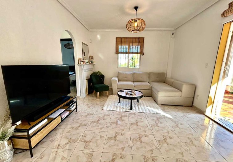 Resale - villa - Villamartin - Costa Blanca