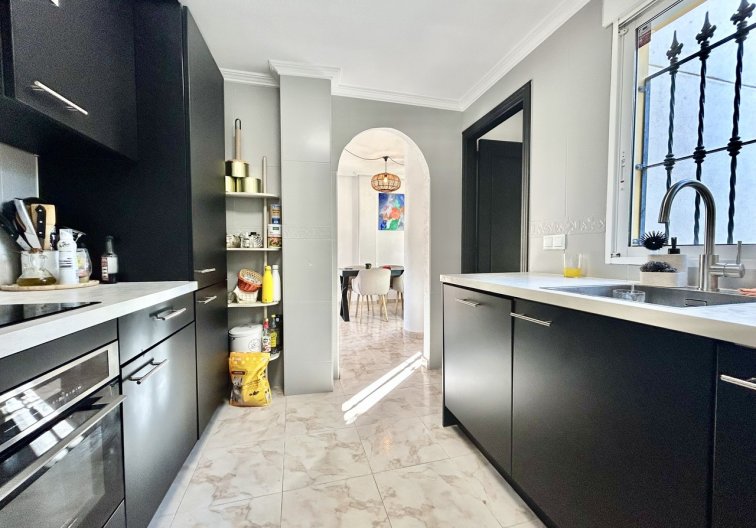 Resale - villa - Villamartin - Costa Blanca
