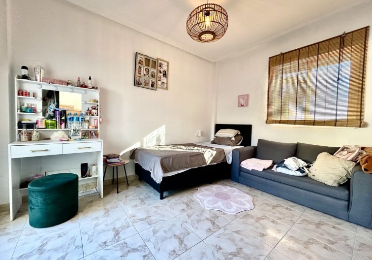 Resale - villa - Villamartin - Costa Blanca