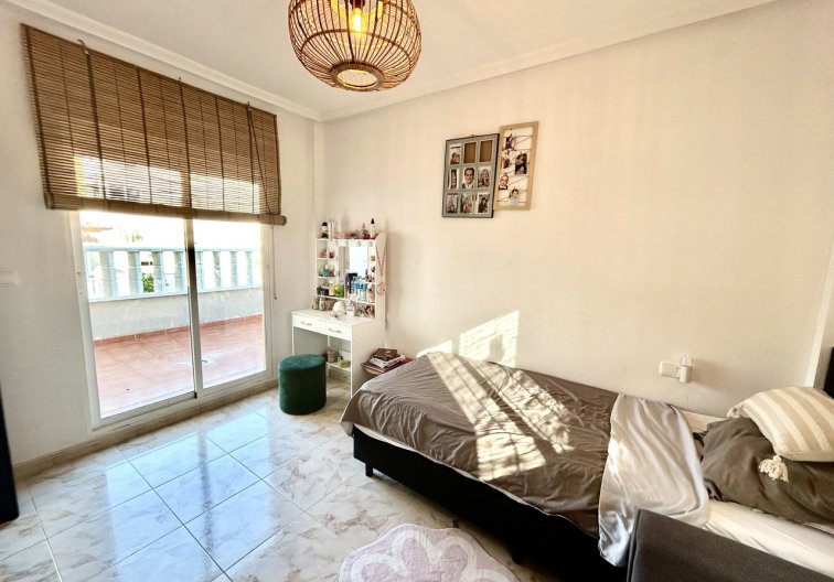 Resale - villa - Villamartin - Costa Blanca