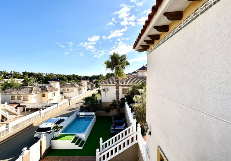 Resale - villa - Villamartin - Costa Blanca
